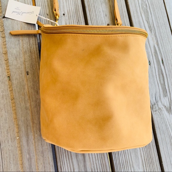 NWT Universal Thread Camel Suede Bucket Bag - Picture 2 of 8